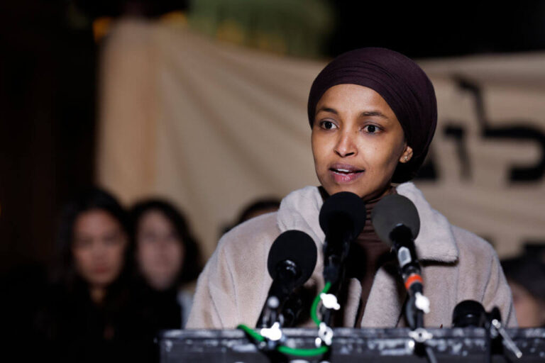 Les groupes pro-israéliens ont contribué à la défaite de Jamaal Bowman et Cori Bush. Pourquoi ne ciblent-ils pas Ilhan Omar ? Un message de notre PDG et éditrice Rachel Fishman Feddersen
