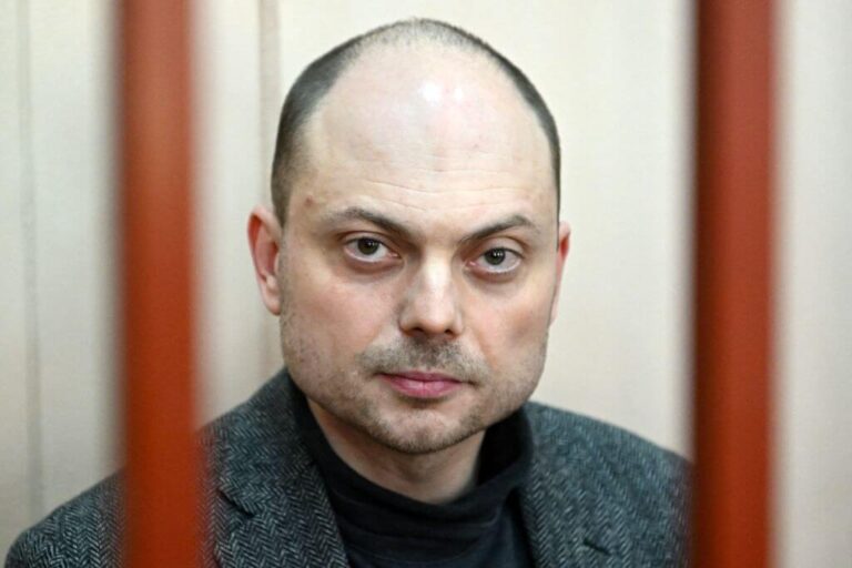 Qui est Vladimir Kara-Murza, le dissident juif russe libéré avec Evan Gershkovich ? Un message de notre PDG et éditrice Rachel Fishman Feddersen