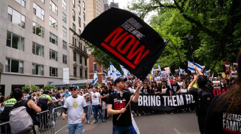 Des dizaines de rabbins de New York exhortent un groupe juif majeur à soutenir le cessez-le-feu et l'accord sur les otages Un message de notre PDG et éditrice Rachel Fishman Feddersen