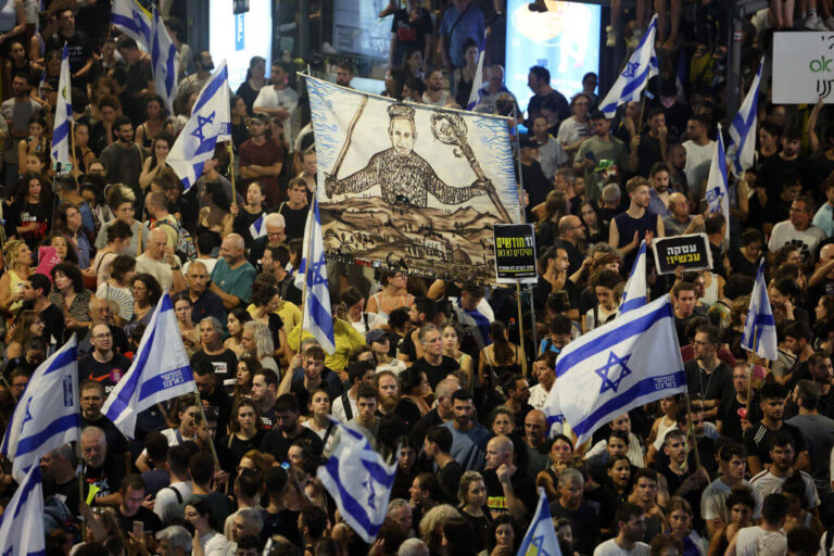 Des manifestations massives et des menaces de grève nationale alors que les Israéliens réclament des mesures après la découverte des corps de six otages Un message de notre PDG et éditrice Rachel Fishman Feddersen