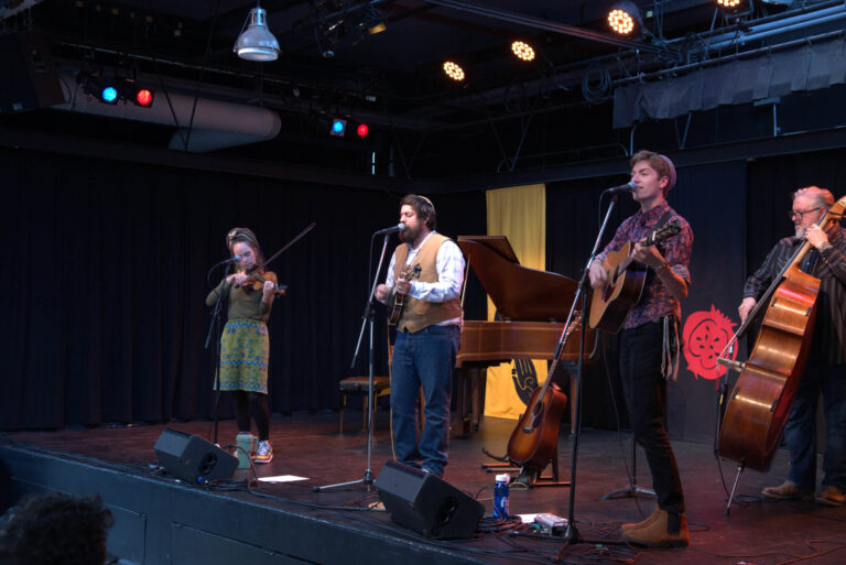 Jacob's Ladder fait de la musique bluegrass juive à partir d'Eretz Un message de notre PDG et éditrice Rachel Fishman Feddersen