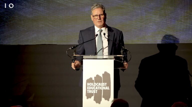 Keir Starmer s'engage à construire un mémorial de l'Holocauste et à étendre l'enseignement de l'Holocauste dans les écoles britanniques Un message de notre PDG et éditrice Rachel Fishman Feddersen