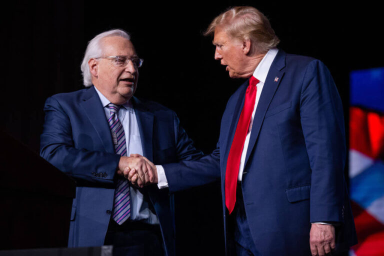 Le conseiller de Trump pour Israël suggère de détourner 1 milliard de dollars de l'aide palestinienne pour financer l'annexion de la Cisjordanie Un message de notre PDG et éditrice Rachel Fishman Feddersen