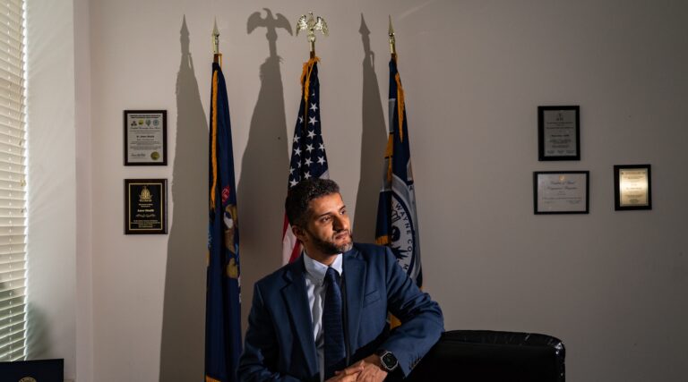 Le maire d'une ville à majorité musulmane du Michigan soutient Trump, un nouveau signe de l'influence de la guerre de Gaza sur la course à la présidentielle Un message de notre PDG et éditrice Rachel Fishman Feddersen