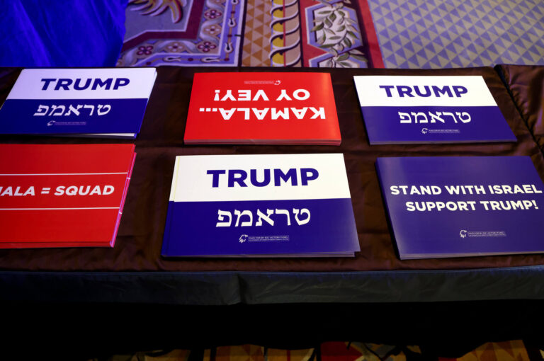 Les républicains lancent une campagne publicitaire de 10 millions de dollars pour renforcer le soutien juif à Trump Un message de notre PDG et éditrice Rachel Fishman Feddersen