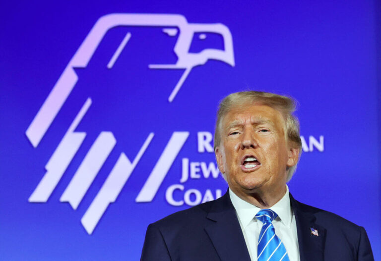 Trump accuse Biden et Harris d'avoir imputé à Israël la mort des otages Un message de notre PDG et éditrice Rachel Fishman Feddersen