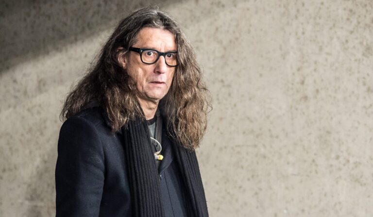 Un écrivain belge célèbre a écrit qu'il voulait « enfoncer un couteau bien aiguisé » dans le corps de chaque Juif qu'il rencontrerait. Il dit que c'était de la satire. Un message de notre PDG et éditrice Rachel Fishman Feddersen