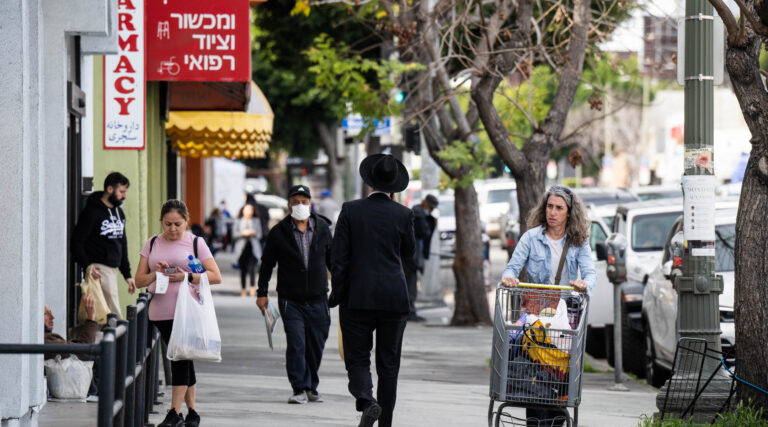 Un homme de Los Angeles condamné pour avoir tiré en voiture sur des Juifs quittant la synagogue Un message de notre PDG et éditrice Rachel Fishman Feddersen