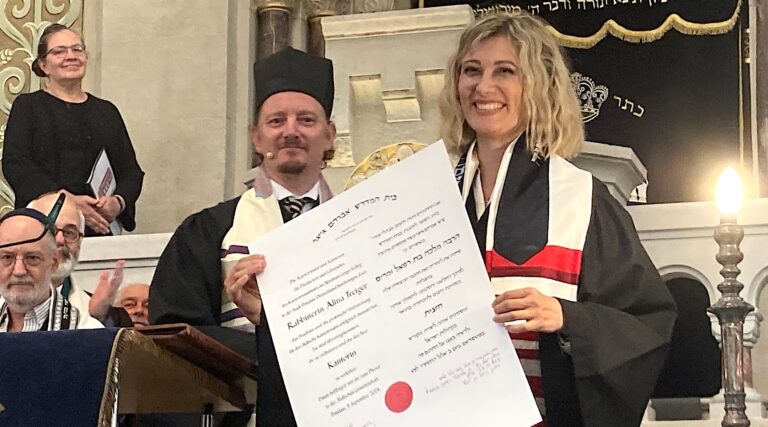 Une communauté juive allemande, en proie à un scandale et à un avenir incertain, se réjouit d'un moment de célébration. Un message de notre PDG et éditrice Rachel Fishman Feddersen