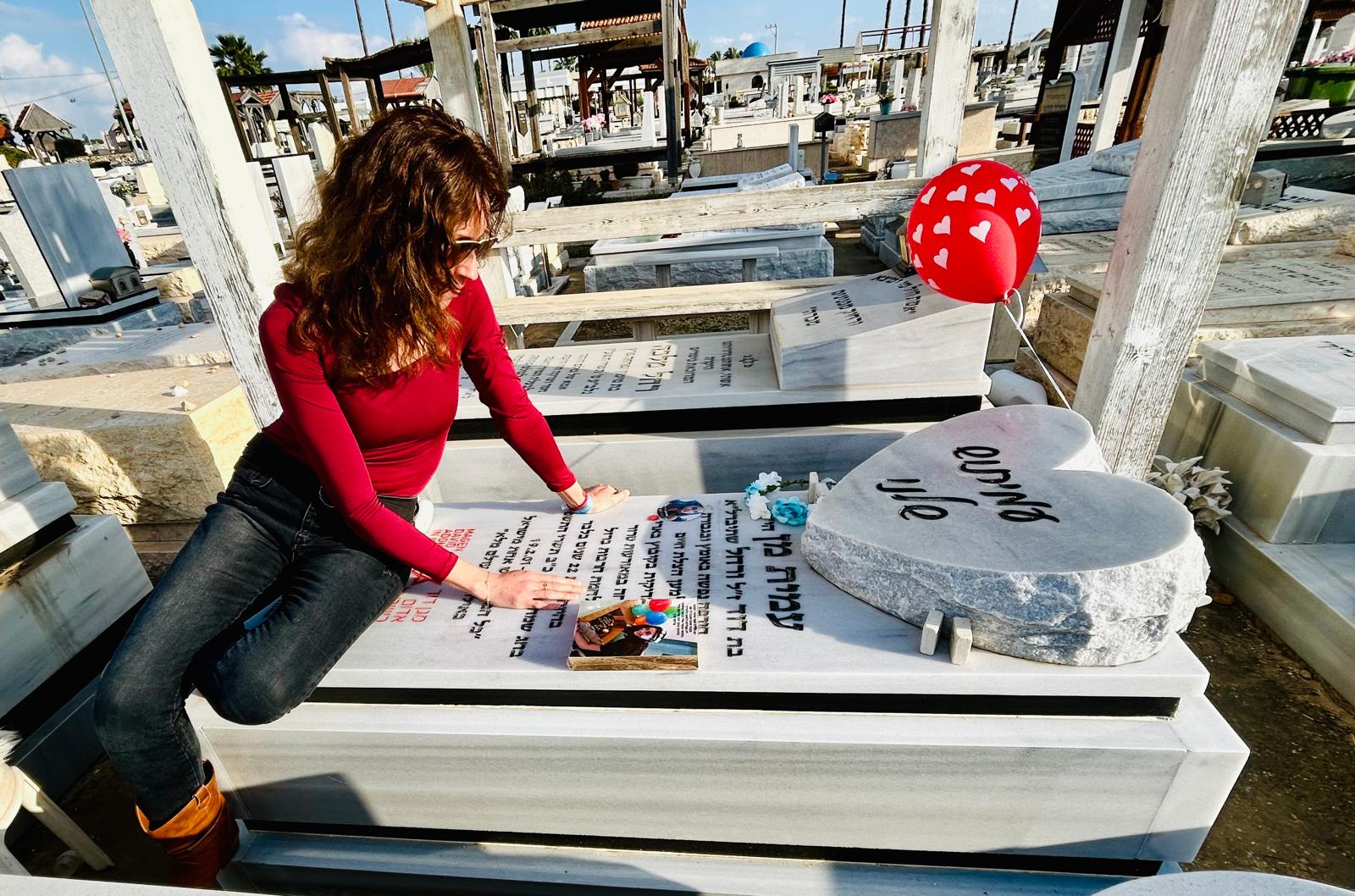 La sœur d'Amit Mann ne peut s'empêcher de relire ses derniers messages du 7 octobre : "Je ne pense pas que je m'en sortirai d'ici. Je t'aime.'