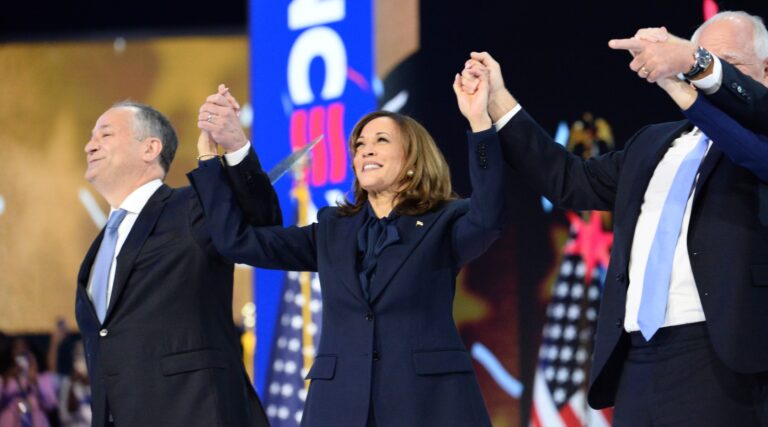"Toutes les options sont sur la table" pour empêcher l'Iran de devenir nucléaire, a déclaré Kamala Harris lors d'un appel aux électeurs juifs pour les fêtes de fin d'année. Un message de notre PDG et éditrice Rachel Fishman Feddersen