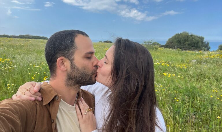 Dans la mer de chagrin d'Israël, Adi Molcho affirme que la mort de son mari l'a bloquée sur sa propre île