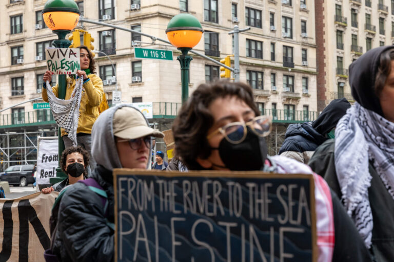 « Du fleuve à la mer » revient sur le campus – Pourquoi ? Un message de notre PDG et éditrice Rachel Fishman Feddersen