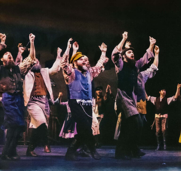Jason Alexander réalise le rêve de sa vie : jouer à Tevye. Un message de notre PDG et éditrice Rachel Fishman Feddersen