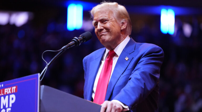 «Je ne suis pas un nazi. Je suis l'opposé d'un nazi", a déclaré Donald Trump lors d'un rassemblement en Géorgie. Un message de notre PDG et éditrice Rachel Fishman Feddersen