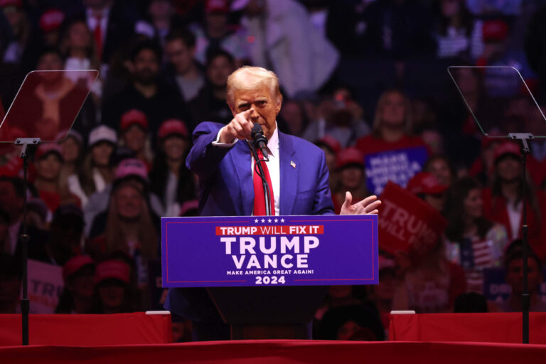 L'ADL est critiquée pour ne pas avoir réussi à lier l'intolérance au rassemblement du Madison Square Garden à Trump. Un message de notre PDG et éditrice Rachel Fishman Feddersen