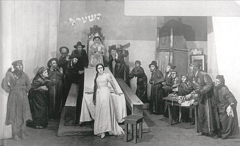 L'exposition met en lumière l'impact puissant de « The Dybbuk » au cours des 100 dernières années. Un message de notre PDG et éditrice Rachel Fishman Feddersen