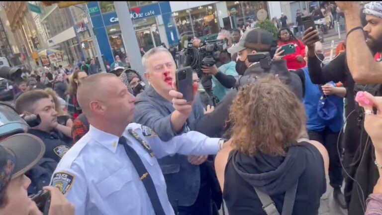 L'unité des crimes haineux du NYPD enquête sur une agression présumée contre un leader pro-israélien Un message de notre PDG et éditrice Rachel Fishman Feddersen