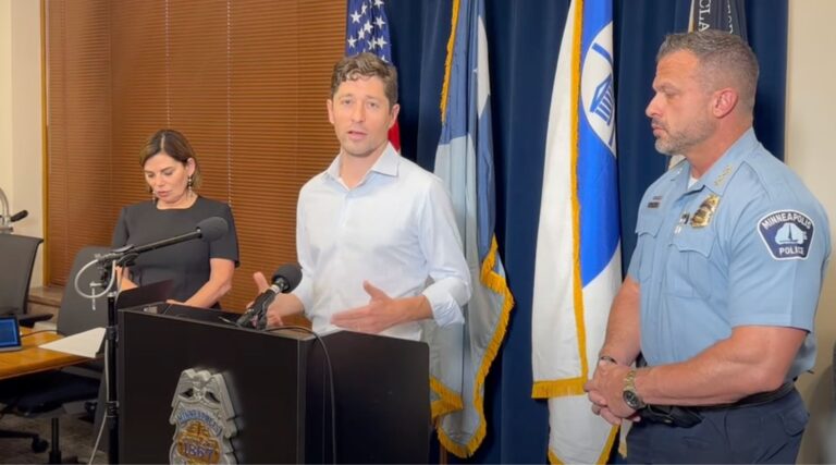 La police de Minneapolis arrête un homme pour « menaces terroristes » proférées contre la synagogue à l'occasion de Rosh Hashanah. Un message de notre PDG et éditrice Rachel Fishman Feddersen