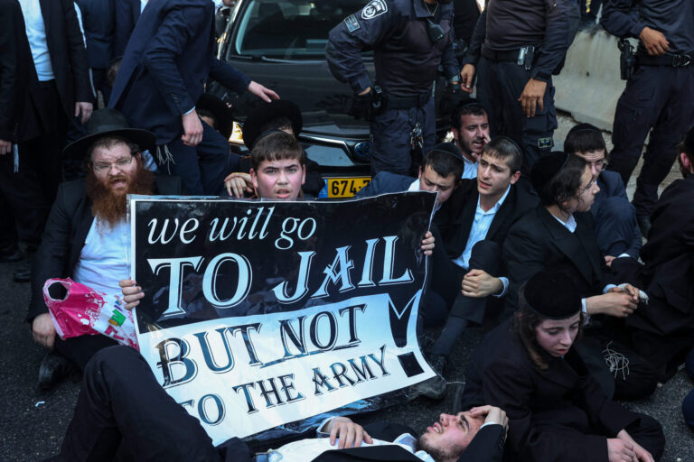 Le projet d’exemption Haredi déchire Israël Un message de notre PDG et éditrice Rachel Fishman Feddersen