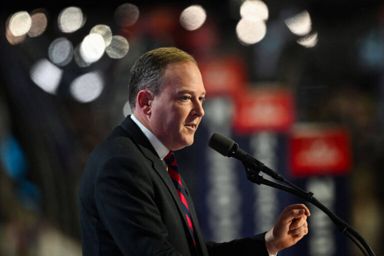 Lee Zeldin tente d'expliquer la remarque de Trump accusant les Juifs s'il perd. Un message de notre PDG et éditrice Rachel Fishman Feddersen