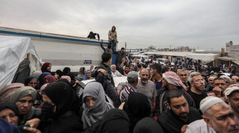Les États-Unis s'opposent aux lois israéliennes restreignant la principale agence des Nations Unies pour les Palestiniens. Un message de notre PDG et éditrice Rachel Fishman Feddersen