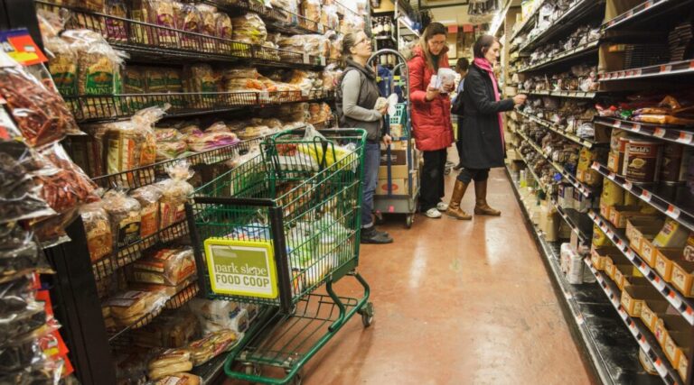 Les membres de la Jewish Park Slope Food Coop déposent une plainte contre l'État pour harcèlement antisémite et anti-israélien Un message de notre PDG et éditrice Rachel Fishman Feddersen
