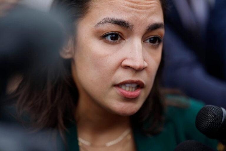 Les socialistes démocrates de New York rejettent la censure de la représentante Alexandria Ocasio-Cortez pour avoir organisé un panel sur l'antisémitisme. Un message de notre PDG et éditrice Rachel Fishman Feddersen