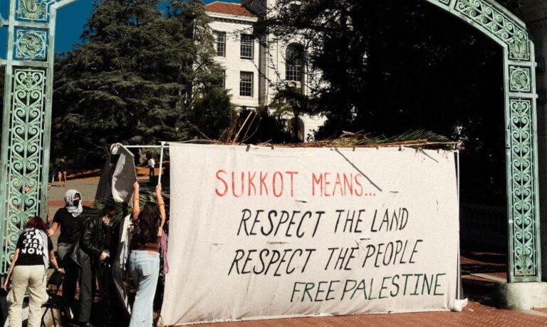 Les soucca de « solidarité avec Gaza » testent les nouvelles règles de protestation sur les campus Un message de notre PDG et éditrice Rachel Fishman Feddersen