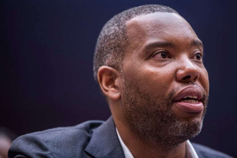 Ta-Nehisi Coates dit que Harris financerait la guerre à Gaza en tant que première femme noire présidente serait un « cauchemar ». Un message de notre PDG et éditrice Rachel Fishman Feddersen