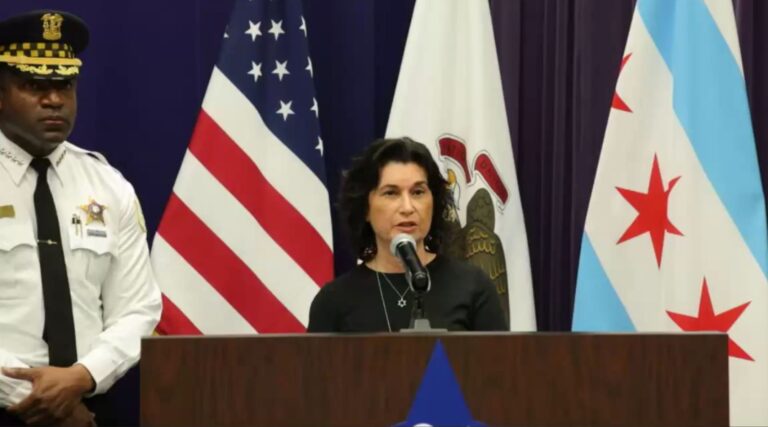 Un suspect accusé de tentative de meurtre après avoir tiré sur un juif orthodoxe alors qu'il se rendait à la synagogue de Chicago. Un message de notre PDG et éditrice Rachel Fishman Feddersen