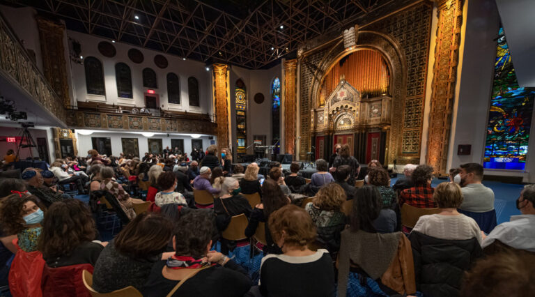 Une importante synagogue de New York révèle des allégations d'agression sexuelle contre son célèbre rabbin décédé. Un message de notre PDG et éditrice Rachel Fishman Feddersen