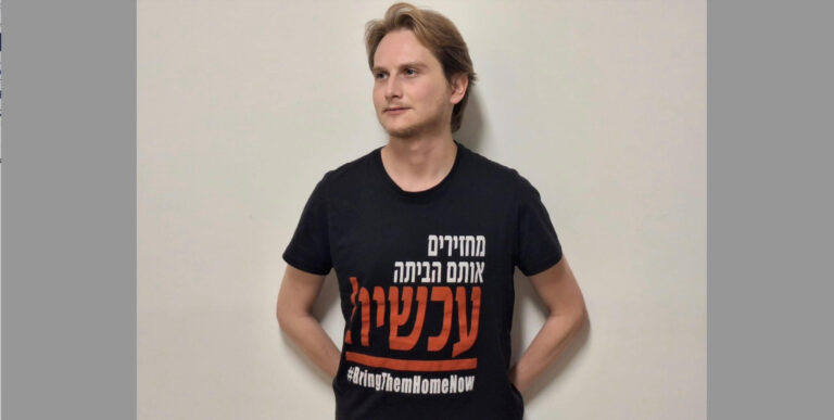 « דאָס העמד » (אַ ליד באַזירט אויף אַן אמתער מעשׂה) « La chemise » (un poème basé sur une histoire vraie) Un message de notre PDG et éditrice Rachel Fishman Feddersen