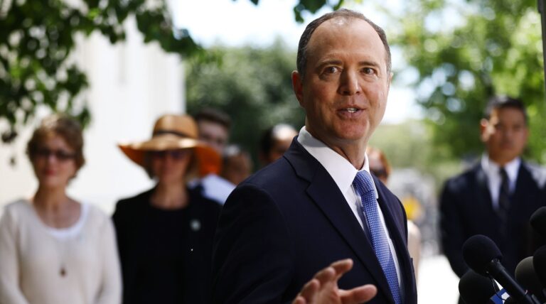Adam Schiff, sénateur élu juif de Californie et ennemi juré de Trump, déclare que les États-Unis sont « très affaiblis en tant que démocratie ». Un message de notre PDG et éditrice Rachel Fishman Feddersen