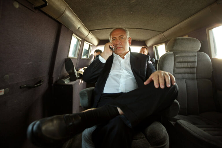 Dans un nouveau documentaire surprenant sur la corruption de Netanyahu, d'étranges échos à Trump Un message de notre PDG et éditrice Rachel Fishman Feddersen