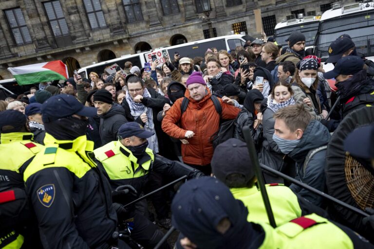 Des manifestants anti-israéliens à Amsterdam ont incendié un tramway quelques jours seulement après des attaques ciblées contre des Juifs. Un message de notre PDG et éditrice Rachel Fishman Feddersen