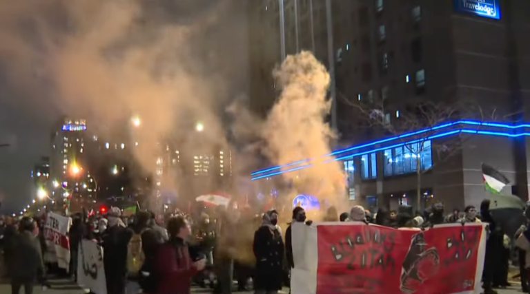 Justin Trudeau condamne l'antisémitisme après la manifestation pro-palestinienne à Montréal où Netanyahu est brûlé en effigie. Un message de notre PDG et éditrice Rachel Fishman Feddersen