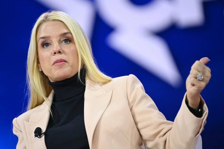 Pam Bondi, procureure générale de Trump : 5 choses que les Juifs devraient savoir Un message de notre PDG et éditrice Rachel Fishman Feddersen