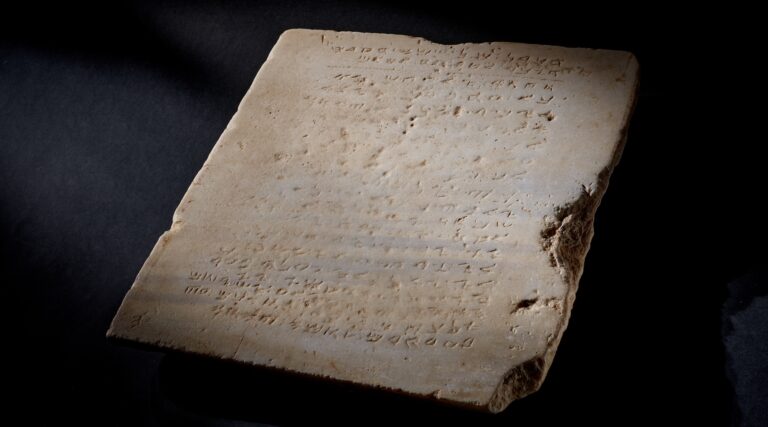 Sotheby's va vendre aux enchères une tablette des Dix Commandements avec un avertissement : Israël a toujours voulu qu'elle soit exposée au public. Un message de notre PDG et éditrice Rachel Fishman Feddersen