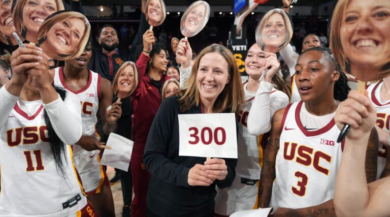 The Jewish Sport Report : victoire historique de Lindsay Gottlieb et autres faits saillants du sport juif de cette semaine Un message de notre PDG et éditrice Rachel Fishman Feddersen