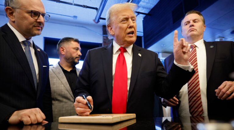 Trump et Harris disent tous deux aux électeurs du Michigan qu'ils visent à mettre fin à la guerre à Gaza. Un message de notre PDG et éditrice Rachel Fishman Feddersen