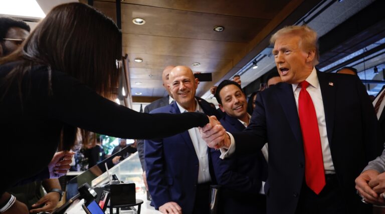 Trump passe du temps avec les critiques d’Israël. Ses partisans juifs ne sont pas inquiets. Un message de notre PDG et éditrice Rachel Fishman Feddersen