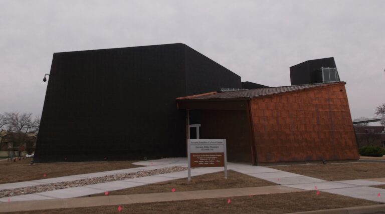 Un musée juif de Tulsa a organisé des funérailles pour les restes des victimes de l'Holocauste qu'il a conservés pendant des années. Un message de notre PDG et éditrice Rachel Fishman Feddersen