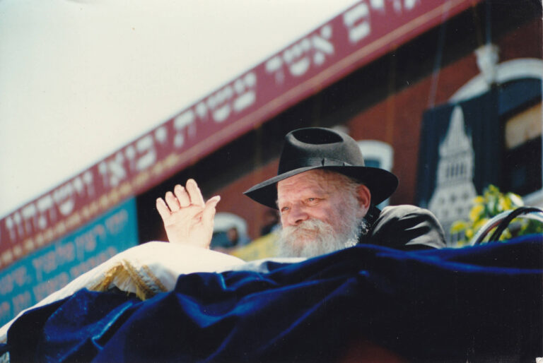 VIDÉO : Le Rabbi de Loubavitch encourage les femmes à apprendre la Torah Un message de notre PDG et éditrice Rachel Fishman Feddersen
