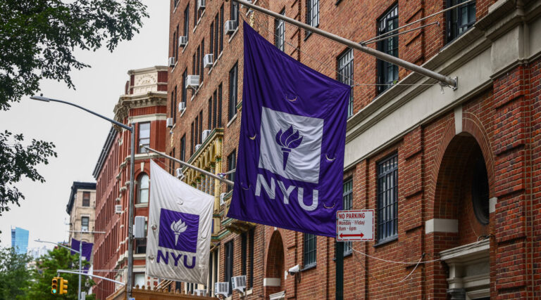Après les manifestations anti-israéliennes qui ont secoué NYU, son match de basket-ball avec l'université Yeshiva est fermé au grand public. Un message de notre éditrice et PDG Rachel Fishman Feddersen