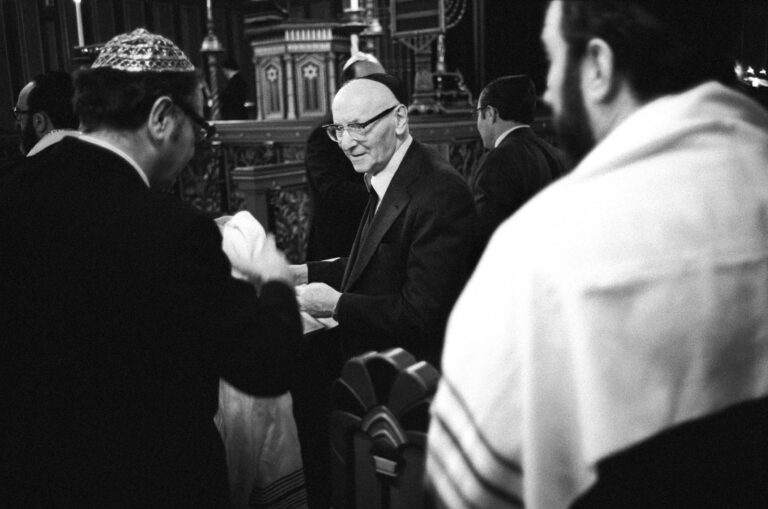 Cela a été une année sombre. Les vacances sont un défi. Laissez-vous guider par Isaac Bashevis Singer Un message de notre éditrice et PDG Rachel Fishman Feddersen