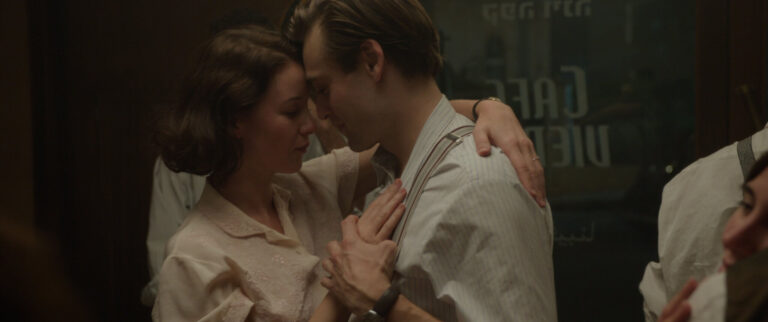 Dans un film captivant se déroulant à Tel Aviv dans les années 1930, des amoureux luttent contre la vague du terrorisme et du colonialisme. Un message de notre éditrice et PDG Rachel Fishman Feddersen