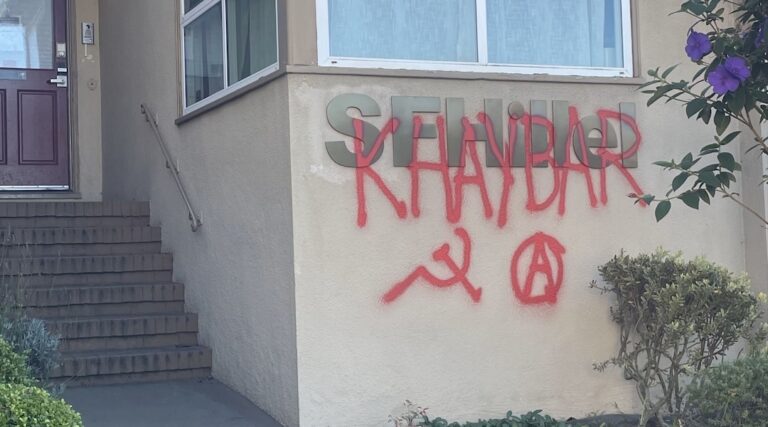 Des vandales graffent San Francisco Hillel avec un slogan évoquant une ancienne bataille entre musulmans et juifs. Un message de notre éditrice et PDG Rachel Fishman Feddersen