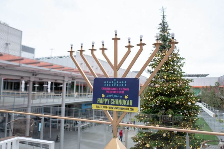 L'arrivée de Hanoukka le jour de Noël renouvelle les délibérations de « Chrismukkah » pour les familles interconfessionnelles. Un message de notre éditrice et PDG Rachel Fishman Feddersen
