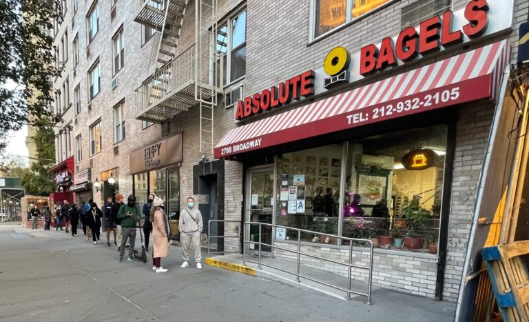 La fermeture d'Absolute Bagels dans l'Upper West Side de New York pousse certains à l'angoisse, d'autres à la poésie. Un message de notre éditrice et PDG Rachel Fishman Feddersen